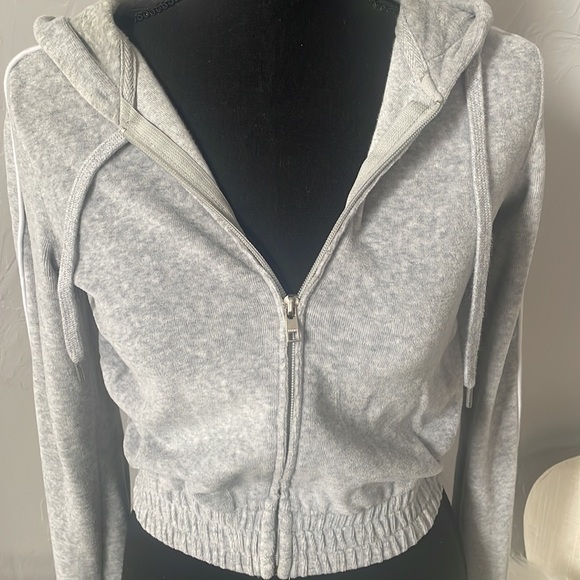 Garage Soft Grey Cropped Hoodie - Picture 3 of 9